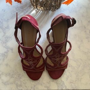 Maroon/burgundy block heels ❤️